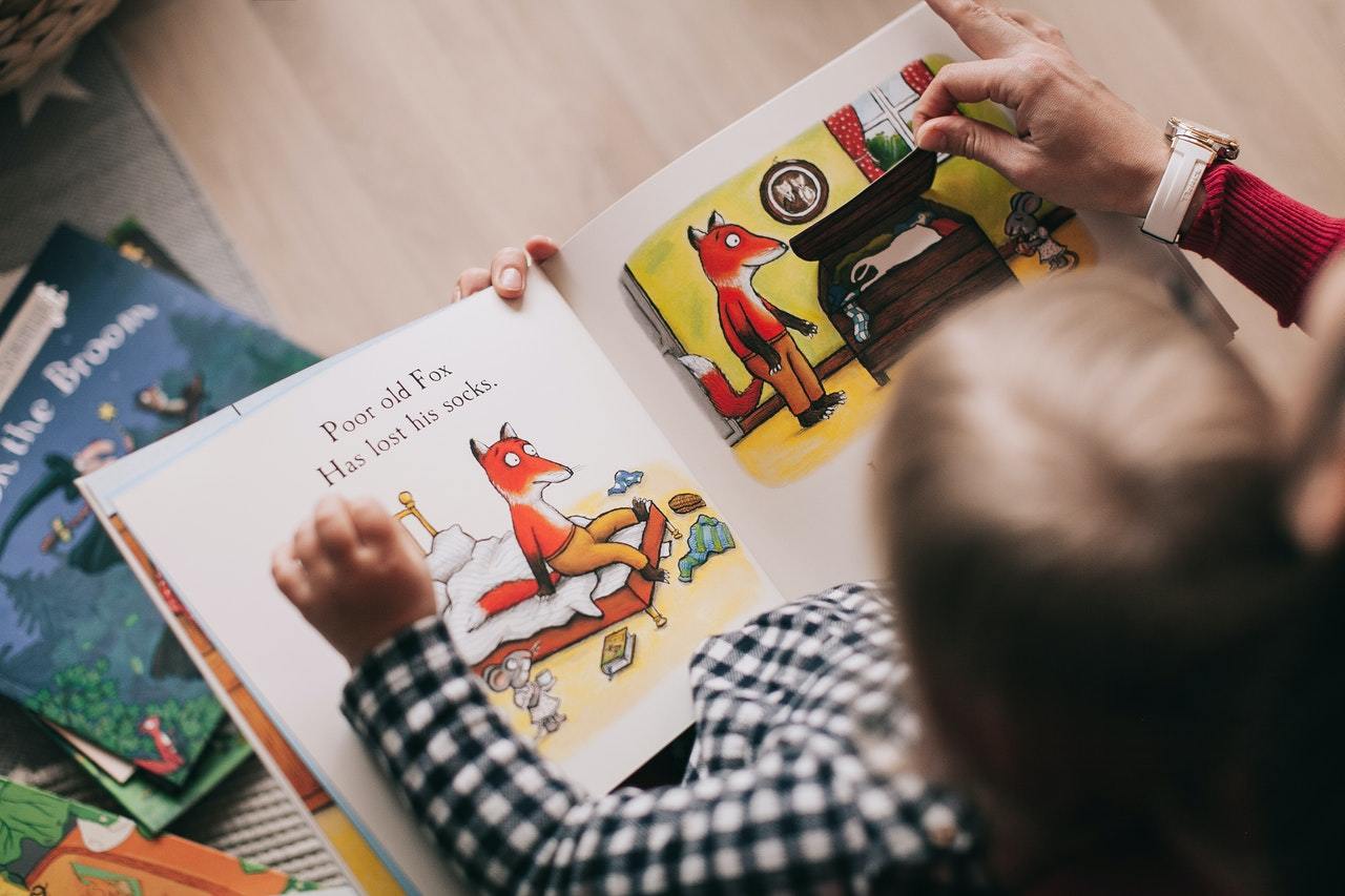 5 Important Ways Bedtime Stories Help Child Development | Books4us